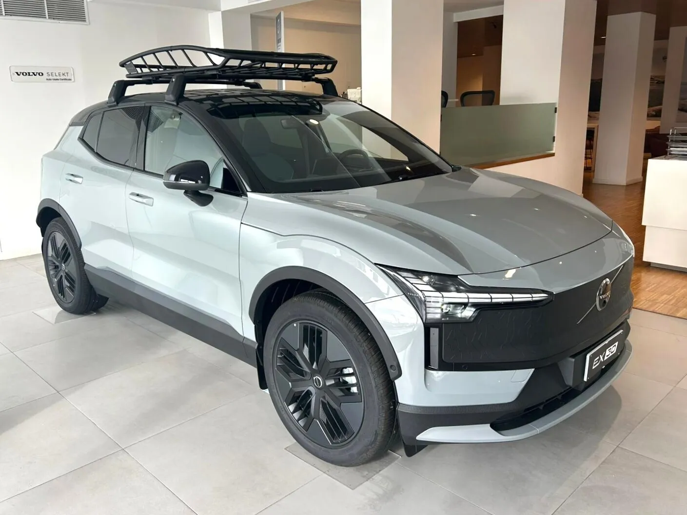 Foto Volvo EX30 Cross Country Twin Motor Performance AWD Ultra