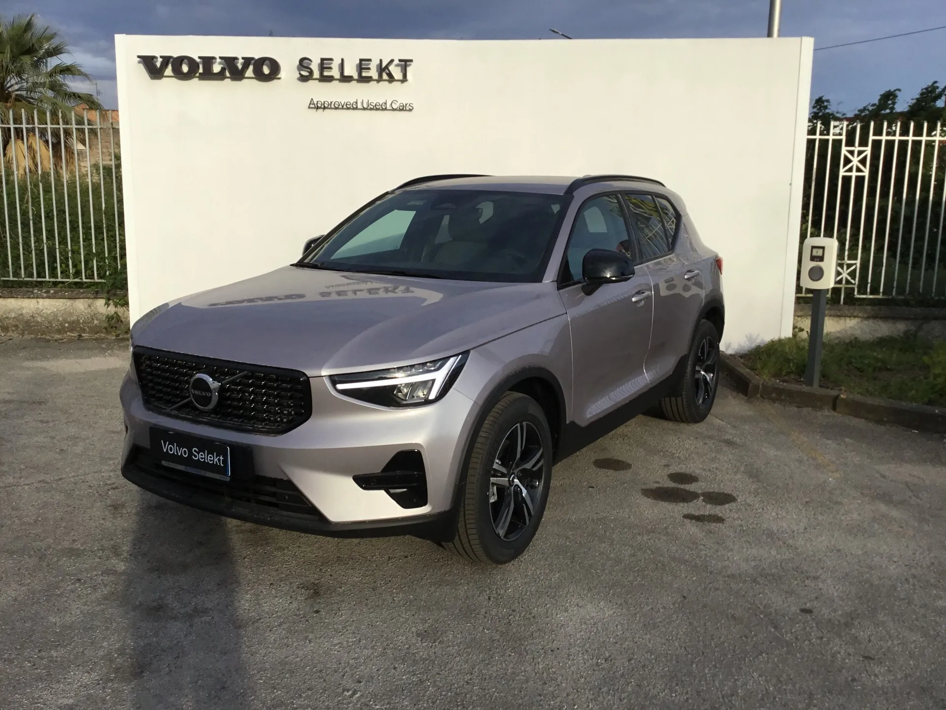 Foto Volvo XC40 B3 Aut. Plus Dark